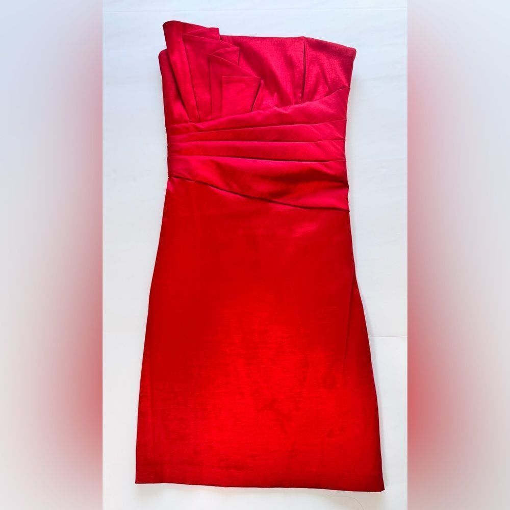 Betsy & Adam Asymmetrical Strapless Red
Mini Dress Size 4
